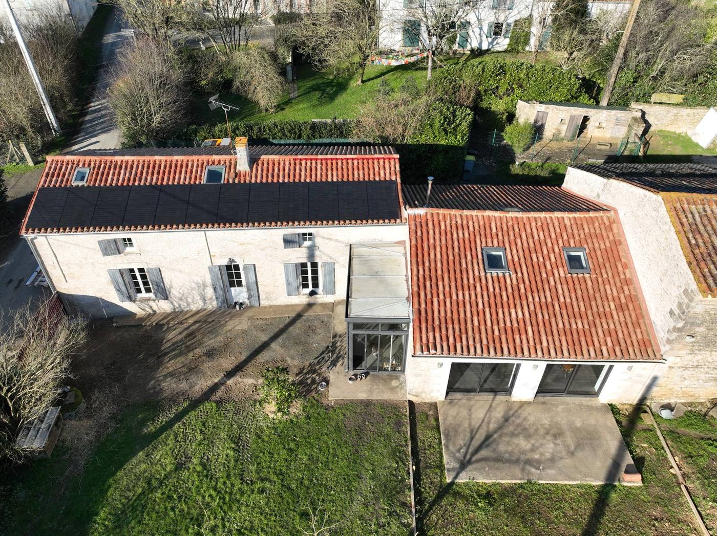 Chantier de pose de panneaux photovoltaïques