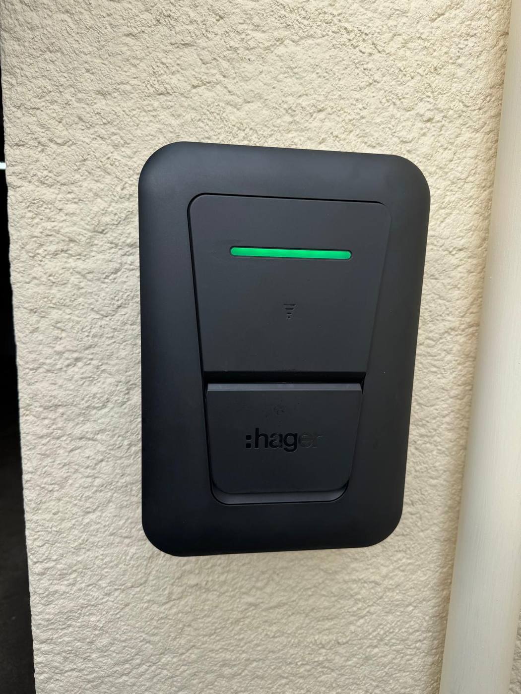 Borne de recharge Hager installée